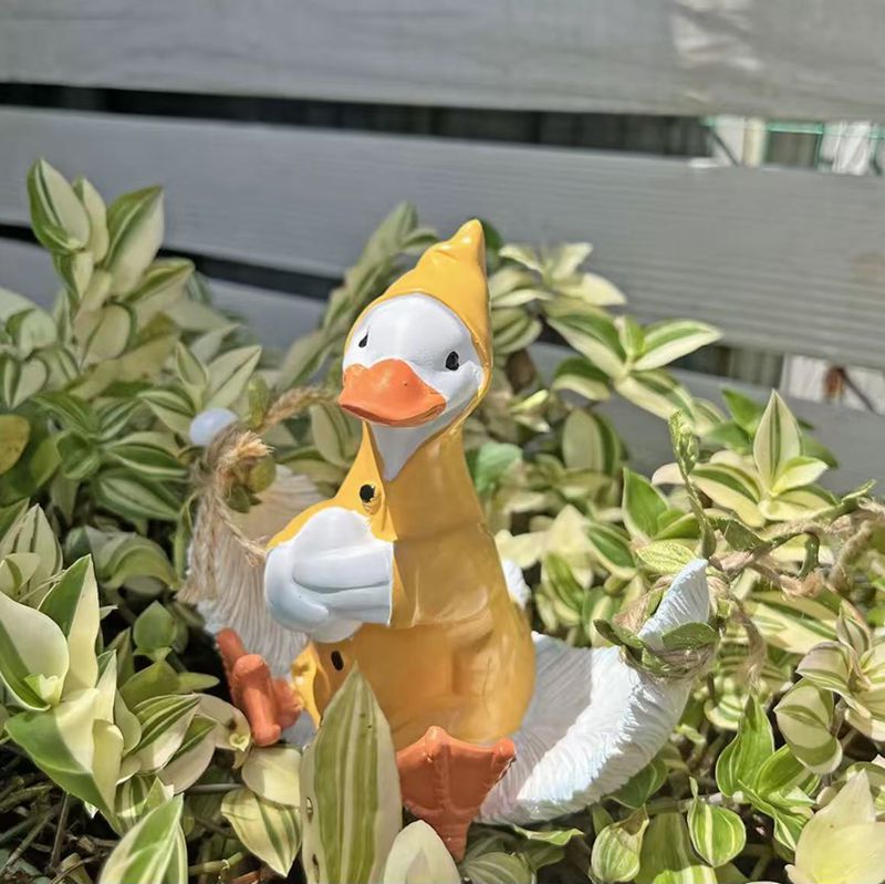 Charming Duck Swing Hanging Decor, Rustic Animal Ornament for Garden