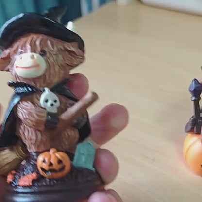 Halloween Witch Highland Cow Resin Figurine – Pumpkin Broom Festive Home Decor